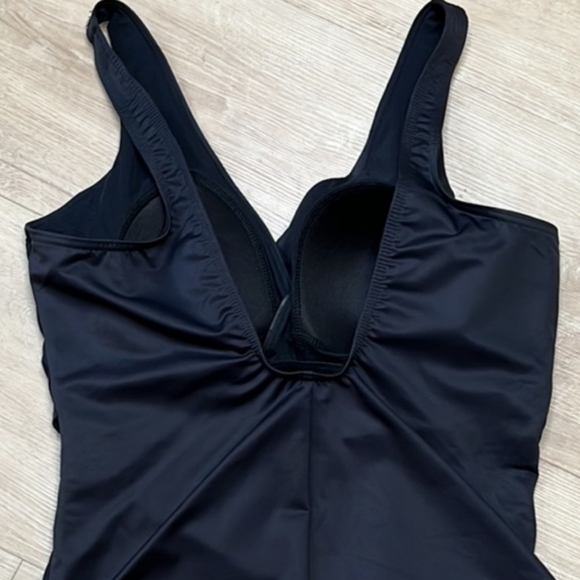 MIRACLESUIT Twisted Sister Esmerlda One-Piece Swimsuit BLACK SIZE 14 - Picture 9 of 10